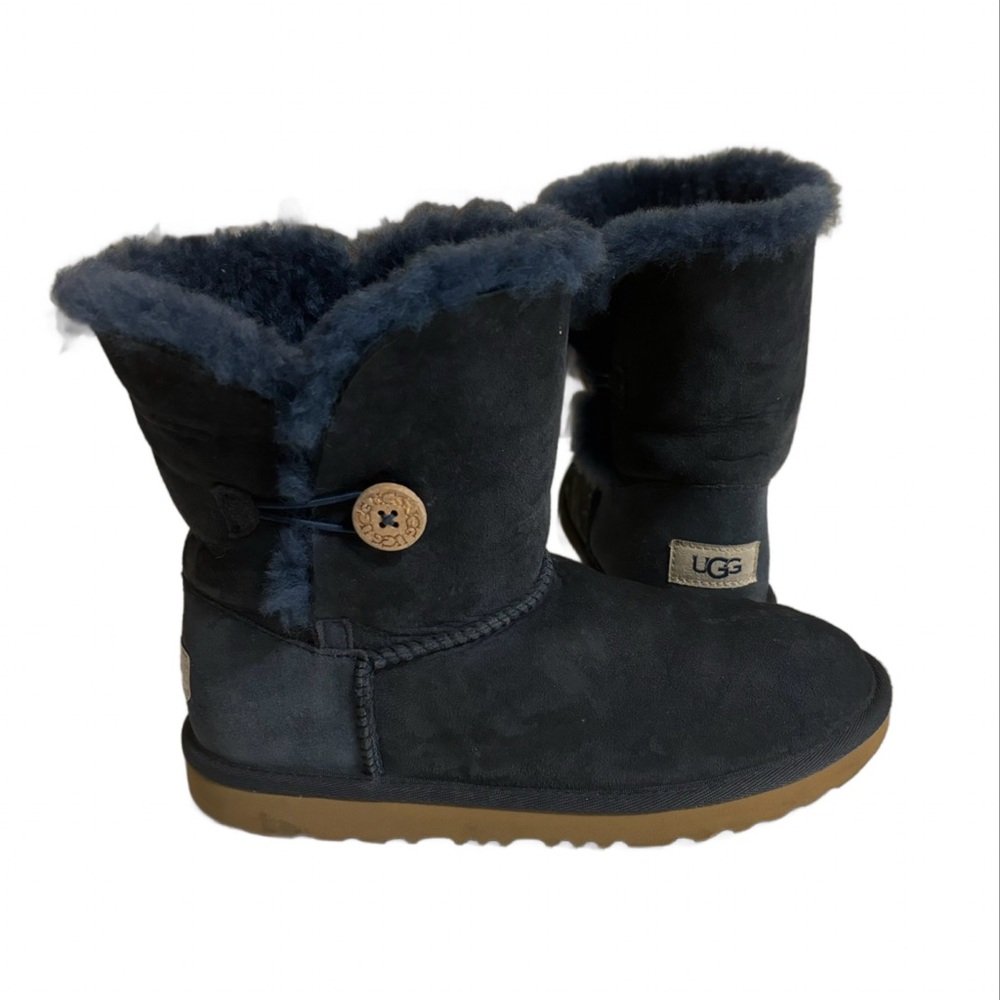 Ugg K Classic Blue Girls' Bailey Button II Suede Boots Big Kid’s Size 6.0.